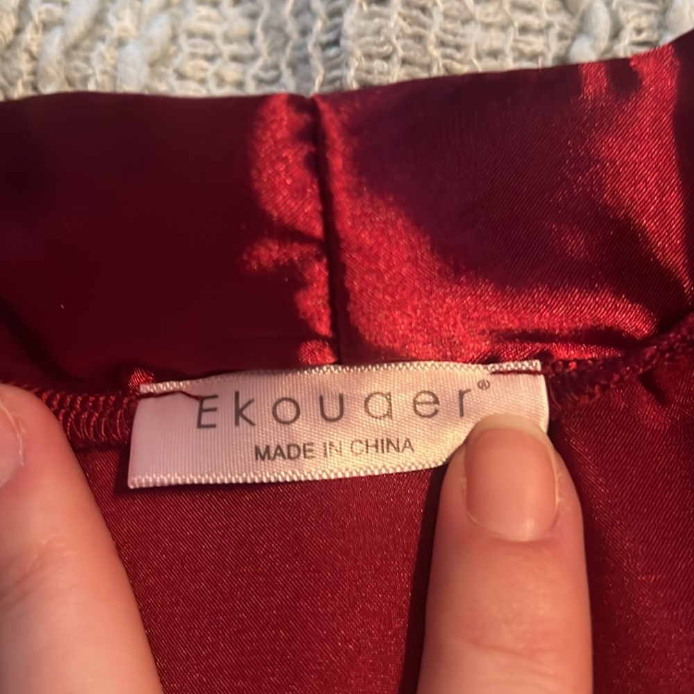 Red robe - Picture 5 of 5